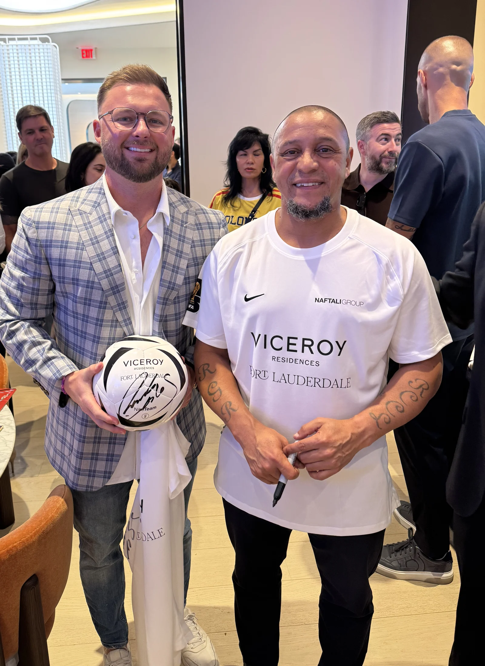 Roberto Carlos with a signed ball at the Viceroy launch